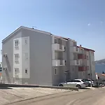 شقة Gazebo تروغير